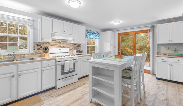 Summersea – Charming 4 BDR in Golf Community, Steps to Ockway Bay