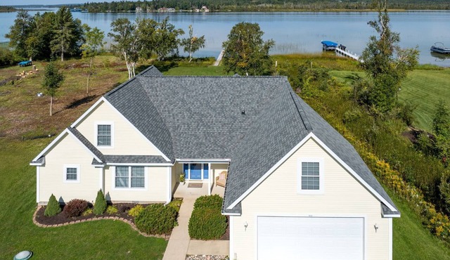 Summerside Cape on Crooked Lake-Waterfront-Sunsets-Sleeps 12