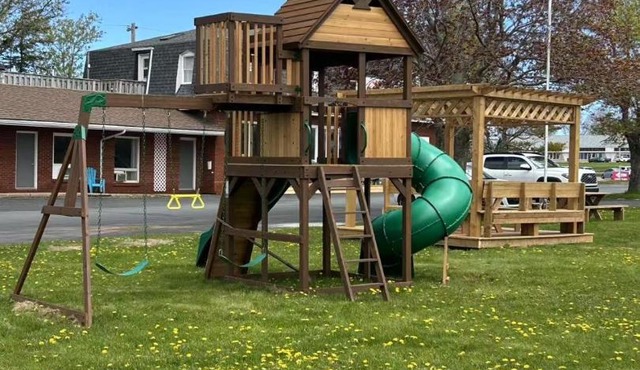 SUMMERSIDE MOTEL &COTTAGES