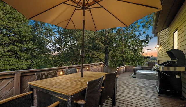 Summersville 3-Bedroom Retreat with Hot Tub, Game Room and Spacious Outdoor Deck