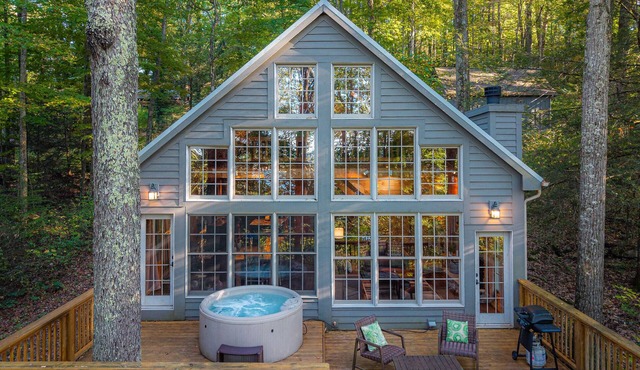 Summersville Lake 2-bedroom house w/hot tub, 20 min New River Gorge Nat'l Park