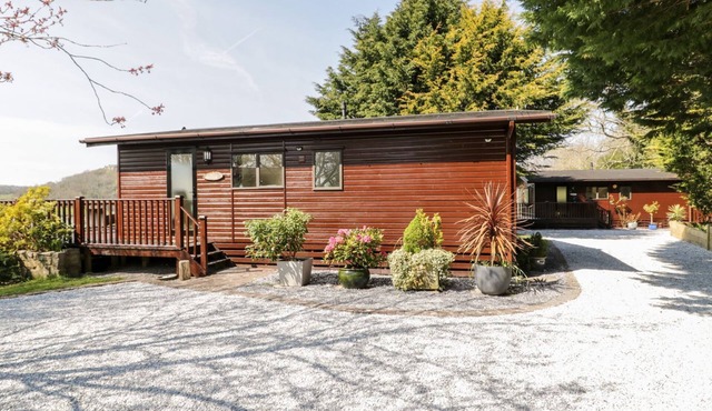 SUMMERTIME LODGE, family friendly, with a garden in Rhyd-Y-Foel