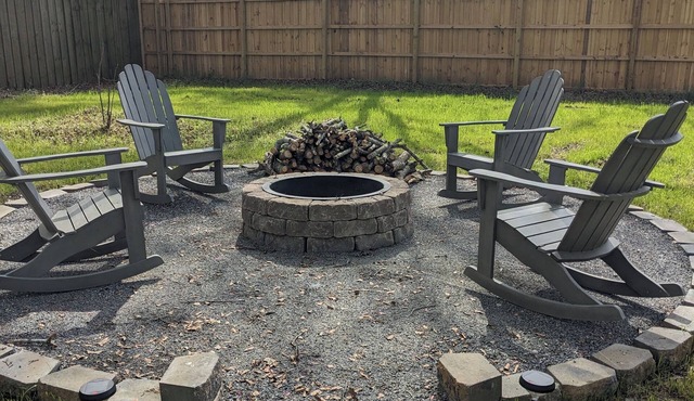 Summervilla ~ an acre oasis 10 min from downtown
