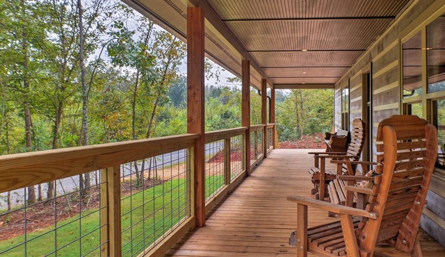 Summerville Getaway w/Deck + On-Site Creek!