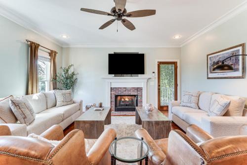 Summerville Historic Bungalow with Hot Tub