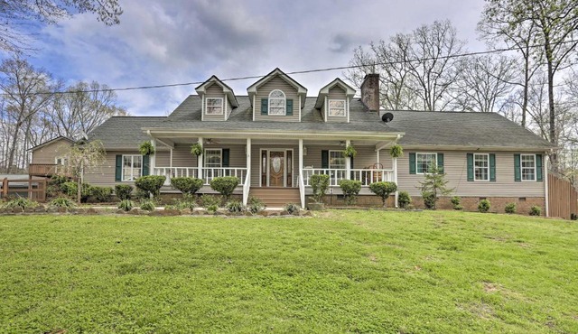 Summerville Home on 5 Acres Pool, Hot Tub and Deck!