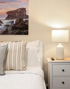 Summery 3BR Home by Mel Airport, CBD & Watergardens