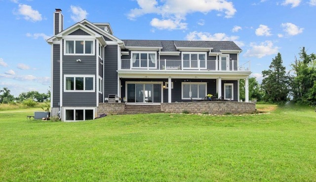 Summit Hill House with Pond with Mountain Views