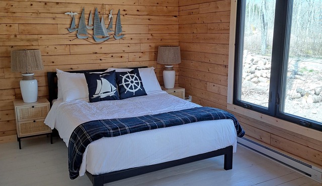 Summit Lodge - Lochaber Lake Lodges, Lakefront log cabin with year-round hot tub. Family friendly an