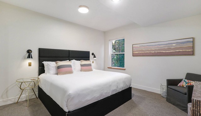 Summit Lofts, King Bed, Downtown Mt. Shasta #202