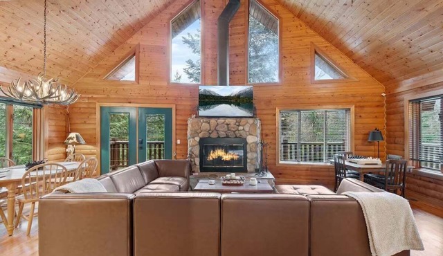 Summit Log Cabin With Hot Tub & Sauna