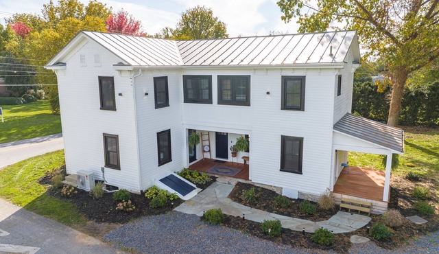 Summit Point Historic "1850's House" short drive from Racing, Rivers, & History!