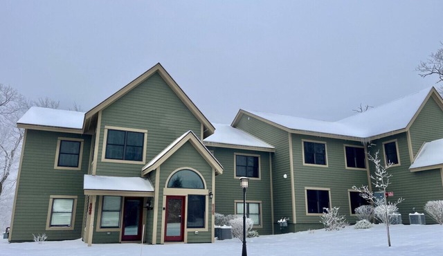 ❄️ Summit Sanctuary – Luxury Ski Retreat | 400 Steps to Lift | 2nd Floor