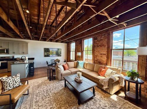 Summit Soul Apartment in Downtown Pilot Mountain, Historic Building