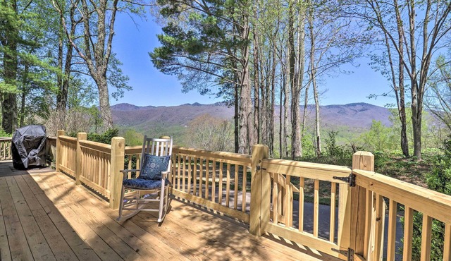 'Summit Splendor' Smoky Mountain Cabin w/Fire Pit