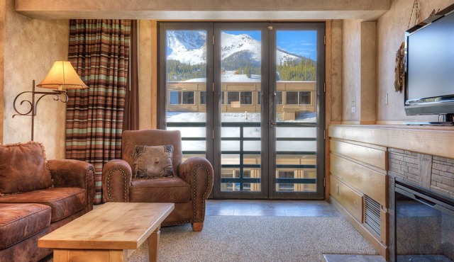 Summit View- Big Sky Shoshone Ski in/Out, Pool and Hot Tub