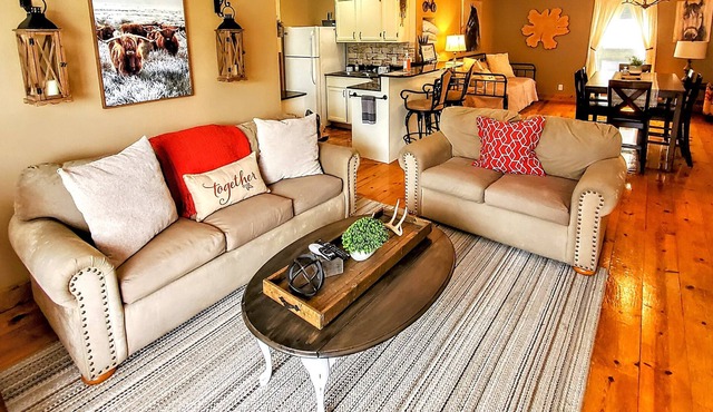 Summit View - Cozy spot with a view! Outdoor pool & pet friendly!