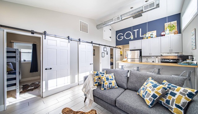 Sumner Sands Cottage. A Stylish 3BR Getaway – Walk to GOTL Strip