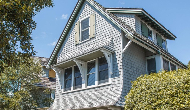 Sumners Crescent Cottage in Cape Fear Station-Walk to Beach