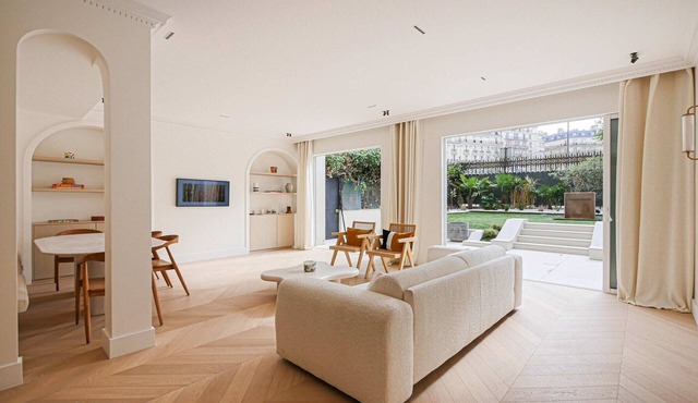 Sumptuous apartment with garden/Arc de Triomphe
