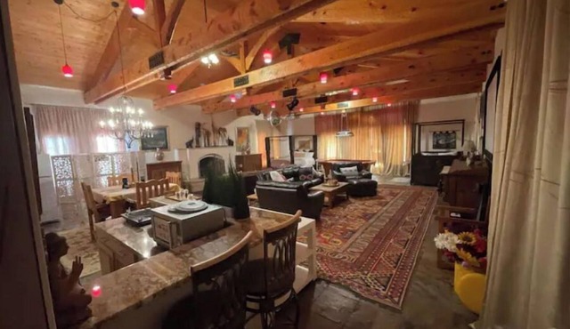 Sumptuous Corrales Oasis Approx 2.5 miles to Balloon Fiesta Park!