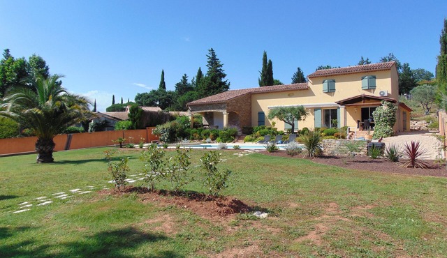 Sumptuous holiday home with peaceful pool on 5000m2