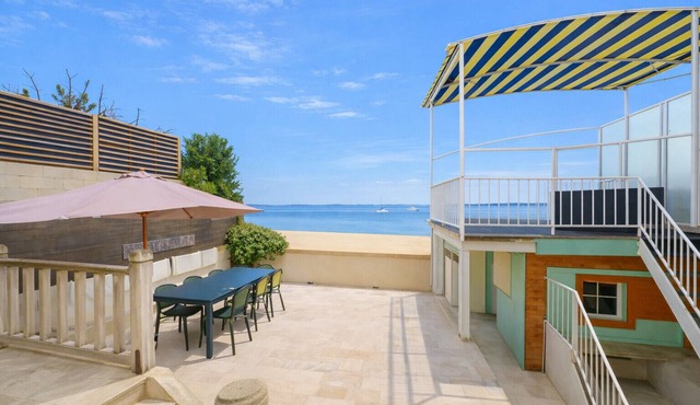 Sumptuous home on the front line in Arcachon
