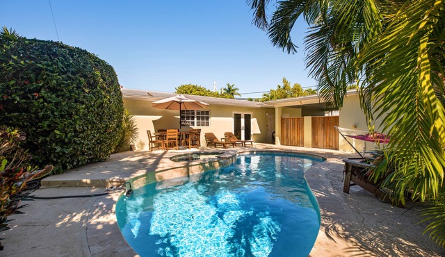 Sumptuous Home w/Private heated pool, Central AC, WiFi & Private Washer/Dryer