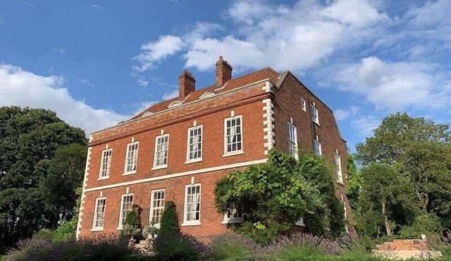 Sumptuous Queen Anne Mansion in Idyllic Countryside Location