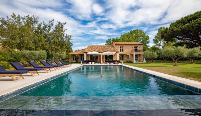 Sumptuous Villa facing the Bay of Canebiers