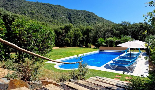 Sun and serenity in this beautiful villa surrounded by nature