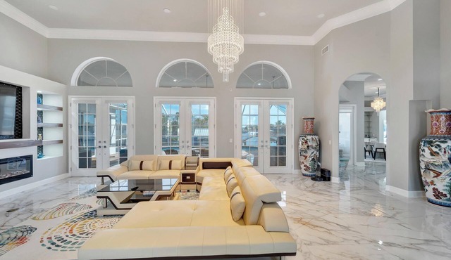 Sun, Boats & Spring Break Vibes Luxury Canal-Front Apollo Beach