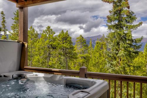 Sun Breck Lodge - Panoramic Mountain Views Hot Tub