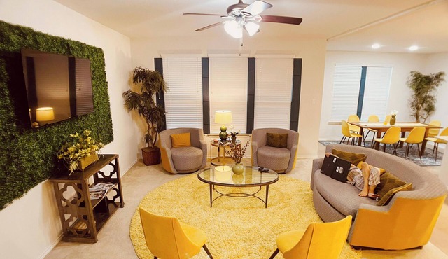 Sun Bright 4 BR 3B, 7 Beds Sleeps 13 -North Austin