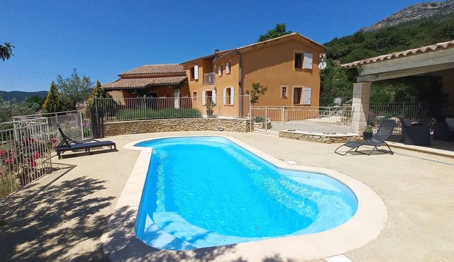 Sun, calm, cigars with Mont Ventoux as landscape!