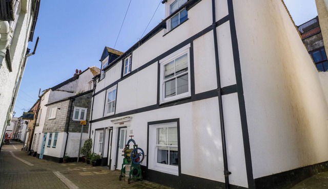 SUN COTTAGE, family friendly, character holiday cottage in Looe