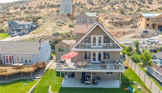 Sun Cove - Lake Entiat Getaway - 3 bedroom + loft with lake views!n