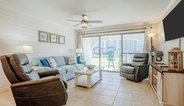 Sun-drenched Sand Dollar Villa | ground floor, easy walk to beach and dining