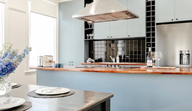 Sun-Filled Art Deco Apartment | Heart of Brunswick