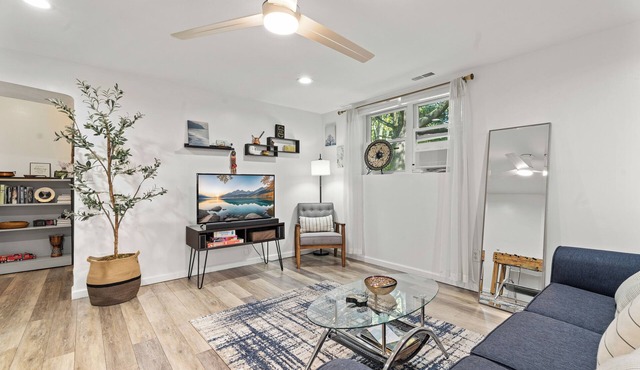 Sun Filled & Cheerful Apartment by Cornell Campus - Northeast Ithaca