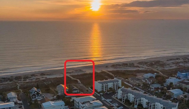 Sun & Fun @ Can't Be Beat Beachfront Location!