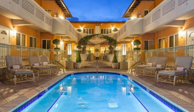 Sun Harbour Boutique Hotel