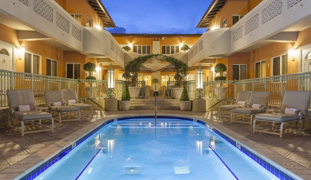 Sun Harbour Boutique Hotel