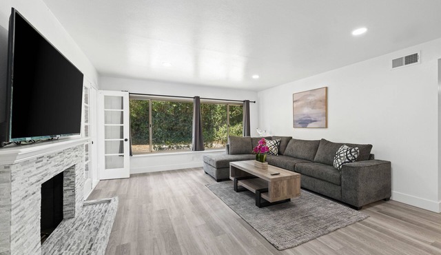 Sun House Home w/King Size Bed in Whopping Master