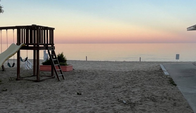 Sun-Kissed Beach Entire beach resort rental in Lake Huron! 6 cottages Sleeps 41