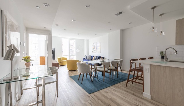 Sun-kissed 3BR Loft with Patio Minutes to NYC