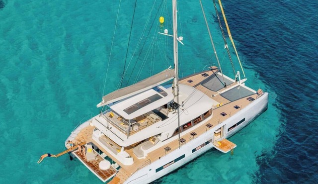 Sun-Kissed Sailing Adventure in Bonifacio, Córcega