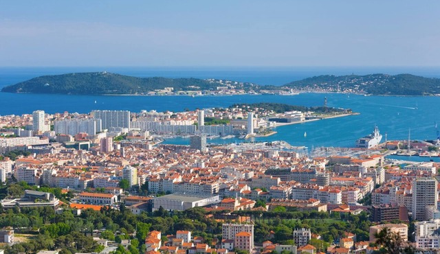 Sun-Kissed Sailing Adventure in Puerto de Toulon