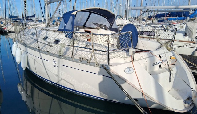 Sun-Kissed Sailing Adventure in Antiguo Puerto de La Rochelle