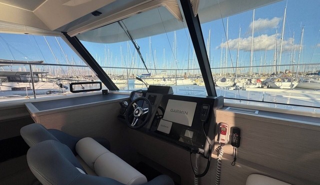 Sun-Kissed Sailing Adventure in Antiguo Puerto de La Rochelle